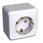Розетка наружная с заземлением со шторками Schneider PA16-004B